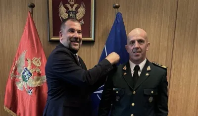 Krapović simbolično uručio činove Vuksanoviću