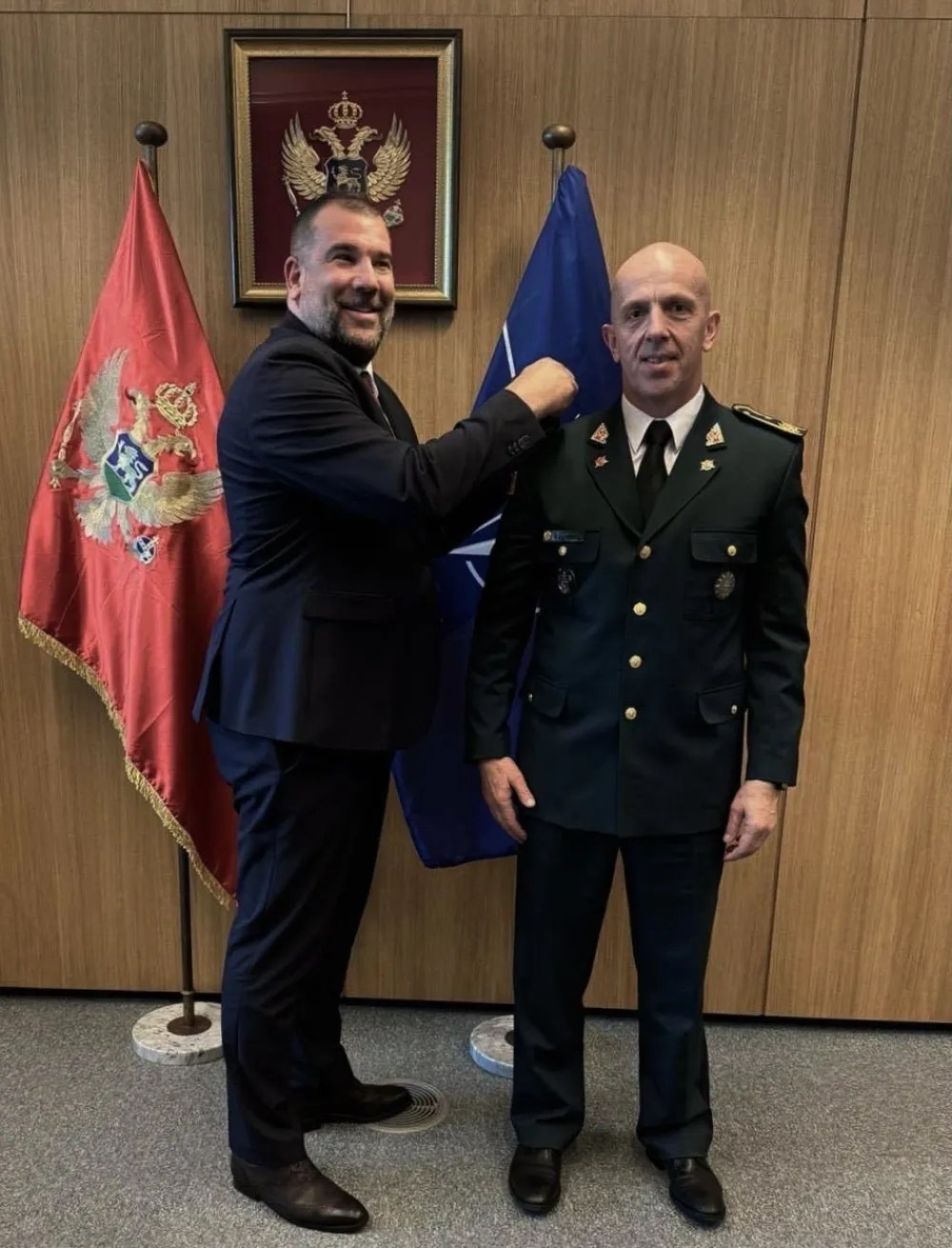 Krapović simbolično uručio činove Vuksanoviću