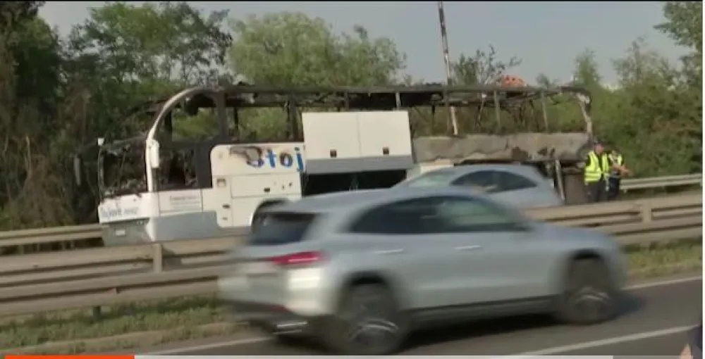 Srbija: Zapalio se autobus na auto-putu, vozač prevezen u Urgentni centar