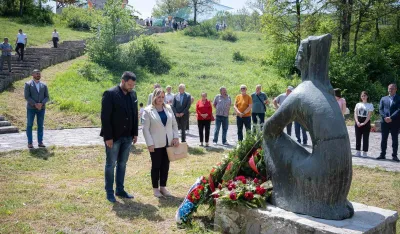 Rukovodstvo Op&scaron;tine Nik&scaron;ić položilo vijenac u Dolima Pivskim: Sjećanje na najtužnije pivske dane