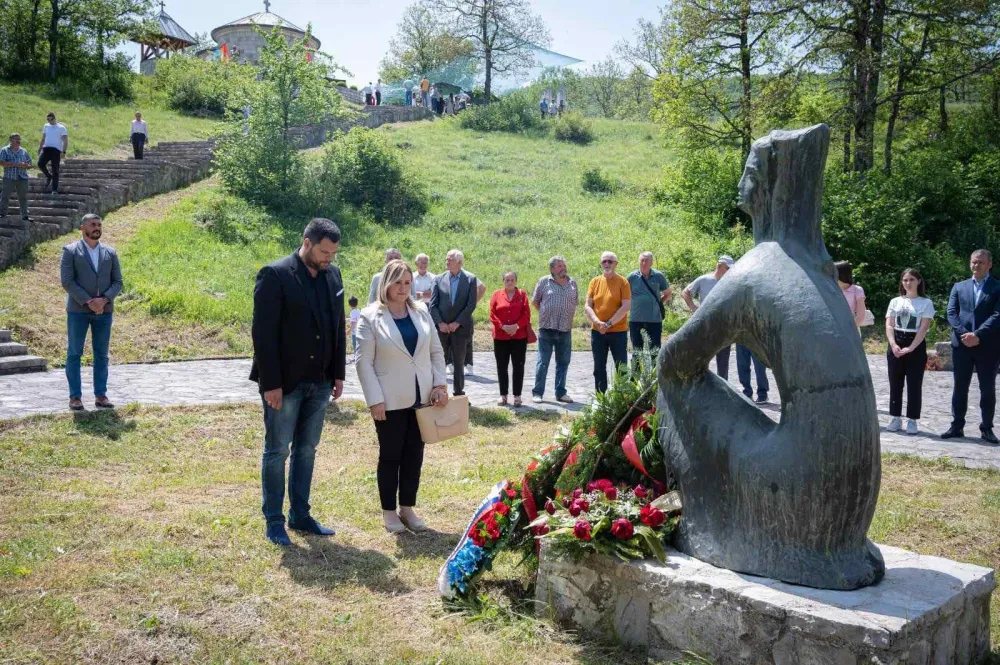 Rukovodstvo Op&scaron;tine Nik&scaron;ić položilo vijenac u Dolima Pivskim: Sjećanje na najtužnije pivske dane