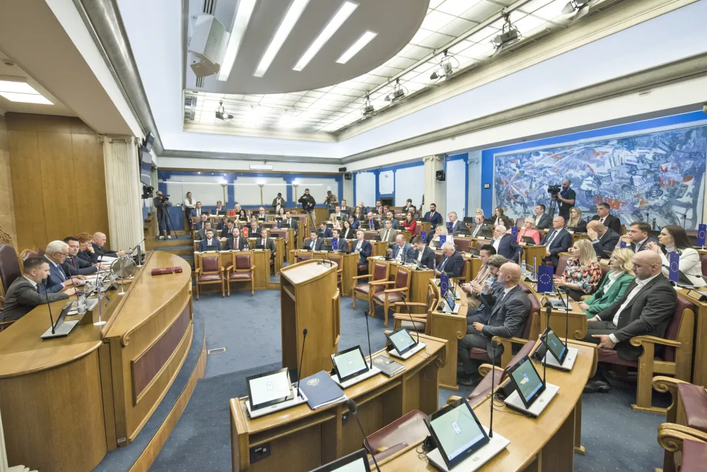 Popularnost PES-a opada, jačaju DPS i partije biv&scaron;eg DF-a