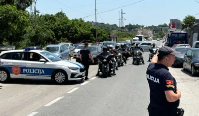 Mje&scaron;tani naselja Toto&scaron;i blokirali magistralu Ulcinj - Bar