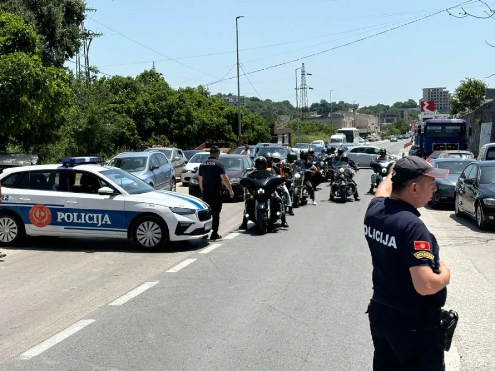 Mje&scaron;tani naselja Toto&scaron;i blokirali magistralu Ulcinj - Bar