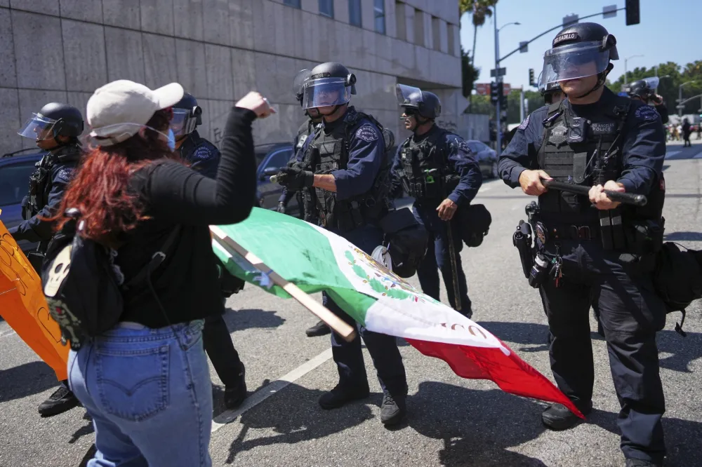 Trampov potez napravio haos u Los Anđelesu: Vojska na svakom koraku, demonstranti ne odustaju