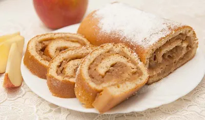 Rolat od jabuka ukusan i jednostavan kolač