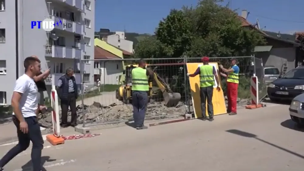 (VIDEO) Pljevlja: Stanari zgrada u Omladinskoj ulici spriječili početak radova na izgradnji puta