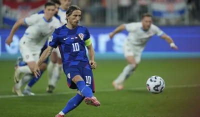 Modrić strijelac sa "kreča" u demoliranju Če&scaron;ke