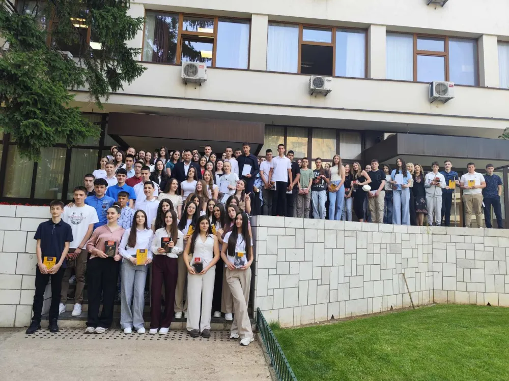 Nagrađeni najbolji učenici osnovnih &scaron;kola u Nik&scaron;iću