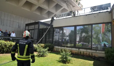 Izgorela reklama Hotela &bdquo;Onogo&scaron;t&ldquo; u Nik&scaron;iću