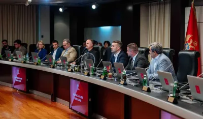 Interesi i fotelje važniji od ideolo&scaron;kih razlika