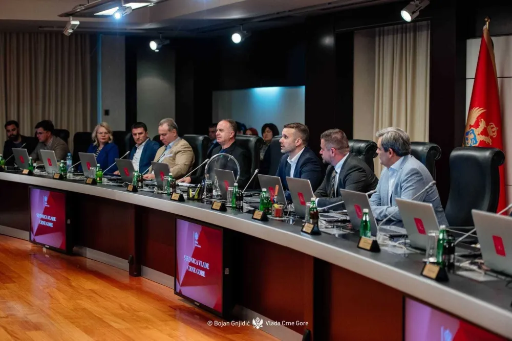 Interesi i fotelje važniji od ideolo&scaron;kih razlika