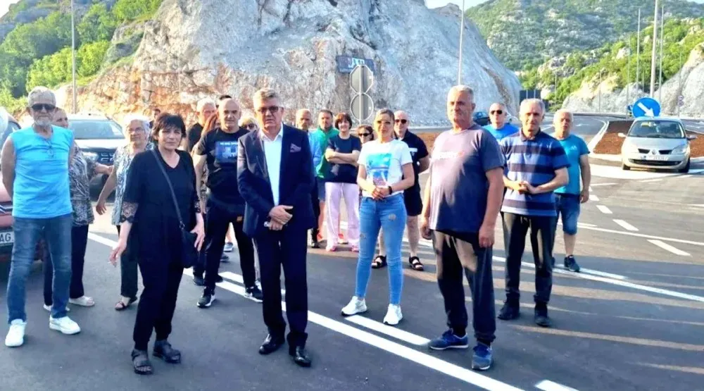 Hrvatski ambasador stao uz građane Cetinja tokom blokade puta