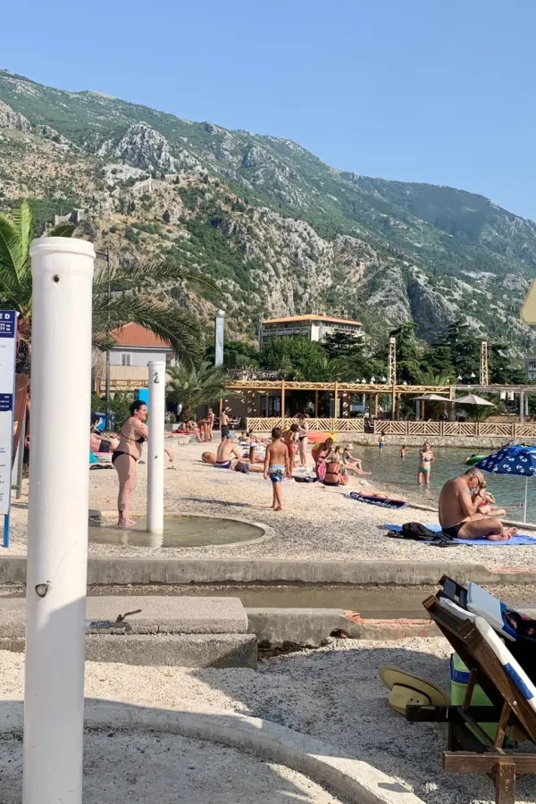 Na lokalitetu Žute plaž u Kotoru predviđena dva kupali&scaron;ta, jedno dostupno svim građanima