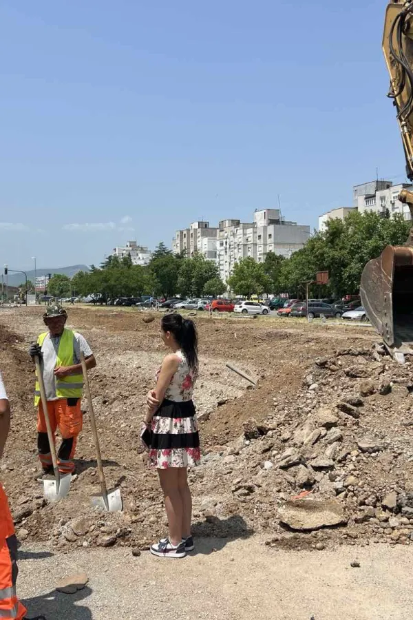 Radnici Crnagoraputa izmje&scaron;taju instalacije 