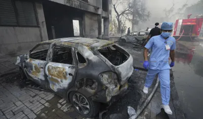 (FOTO) Indija - sumnja se da nema preživjelih u padu aviona: Pilot nakon poletanja uputio poziv za pomoć