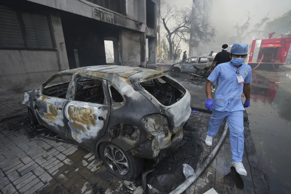 (FOTO) Indija - sumnja se da nema preživjelih u padu aviona: Pilot nakon poletanja uputio poziv za pomoć