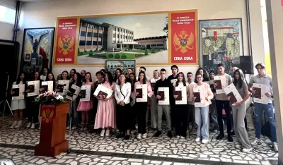 Među maturantima Gimnazije "Miloje Dobra&scaron;inović" zasijalo 40 "Luča"