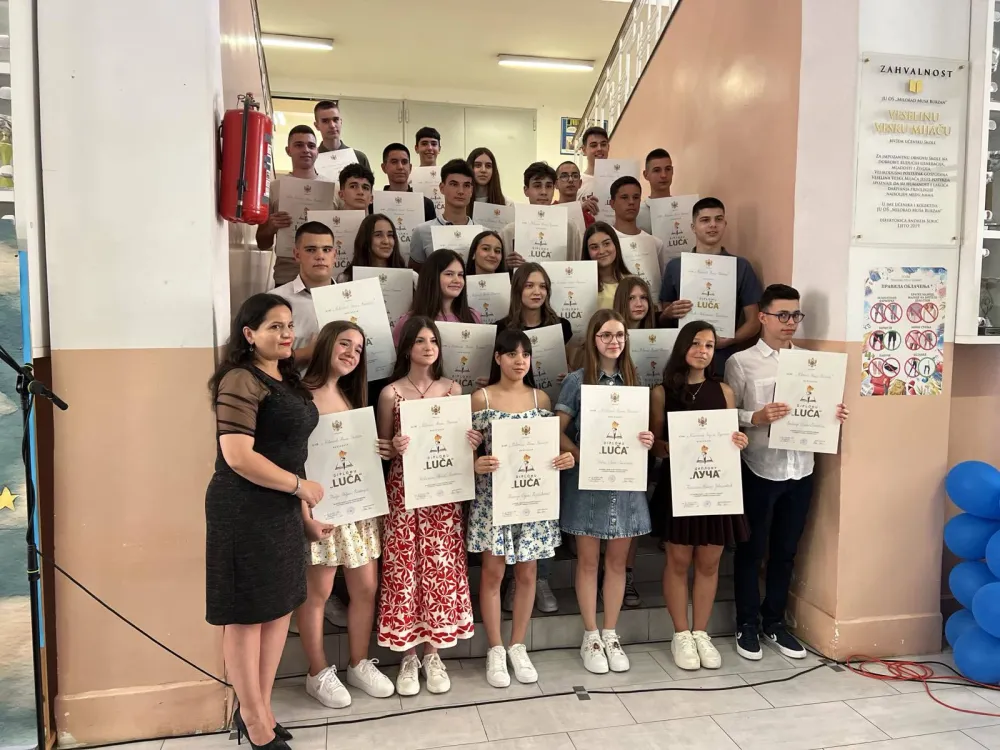 (VIDEO) O&Scaron; &bdquo;Milorad Musa Burzan&ldquo; uručila "Luče": Znanje je najbolji oslonac