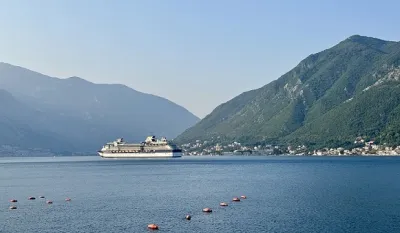 U kotorskoj luci tri kruzera sa 4.316 putnika
