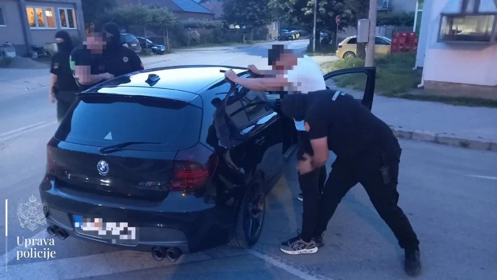 Na sjeveru uhap&scaron;ena operativno interesantna lica, pronađene pu&scaron;ke, municija, oduzeto devet vozila