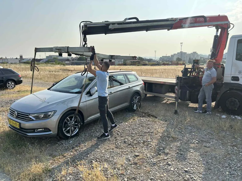 Uprava za inspekcijske poslove Podgorice oslobađa javne povr&scaron;ine: Uklonjen &bdquo;divlji&rdquo; auto-plac sa Starog aerodroma