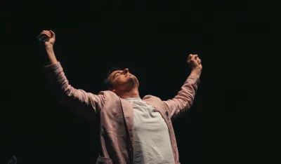 (FOTO) Zoran Kesić odu&scaron;evio na Cetinju, večeras predstava &bdquo;Frenki i Džoni&ldquo; sa Slobodom Mićalović i Igorom Đorđevićem