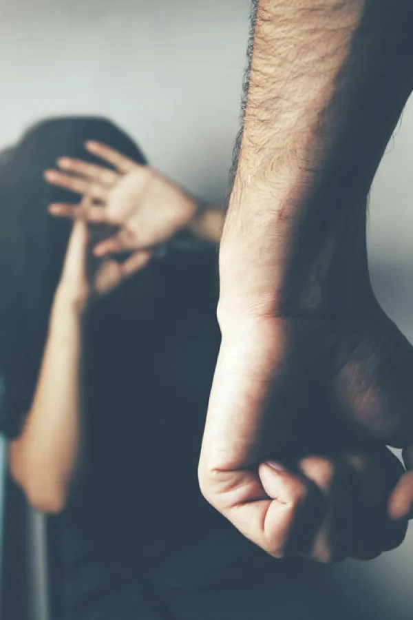 Podgorica: Pritvor osumnjičenom za porodično nasilje, supruzi prijetio da će je "slomiti cijelu"