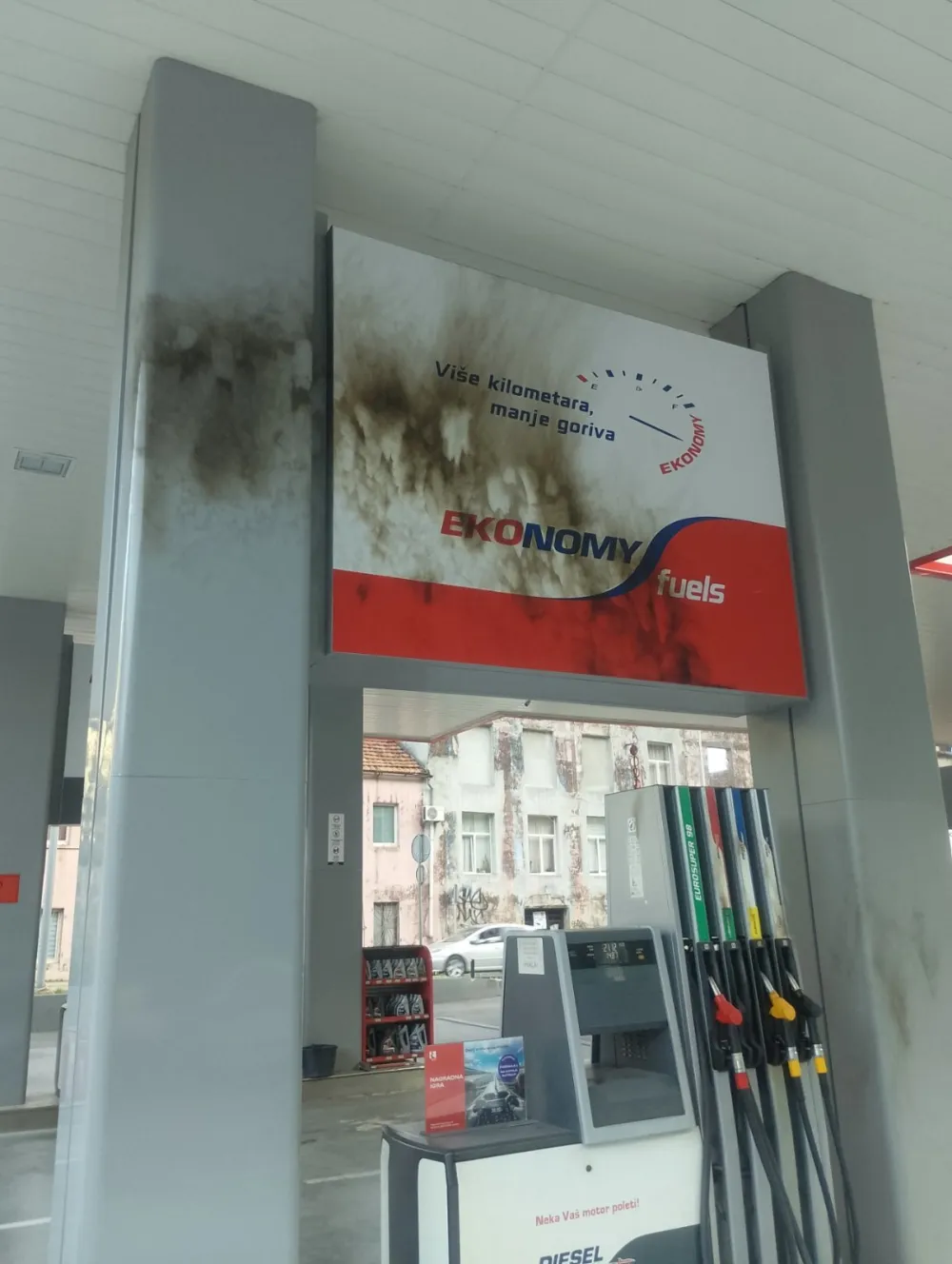 (FOTO/VIDEO) Kumburović: U Kotoru izbjegnuta nesreća na pumpi, ne sipajte gorivo u bidone