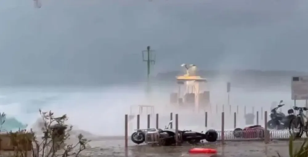 (VIDEO) Jako nevrijeme u Istri: Udari vjetra od 110 km/h, i&scaron;čupano drveće, ima povrijeđenih