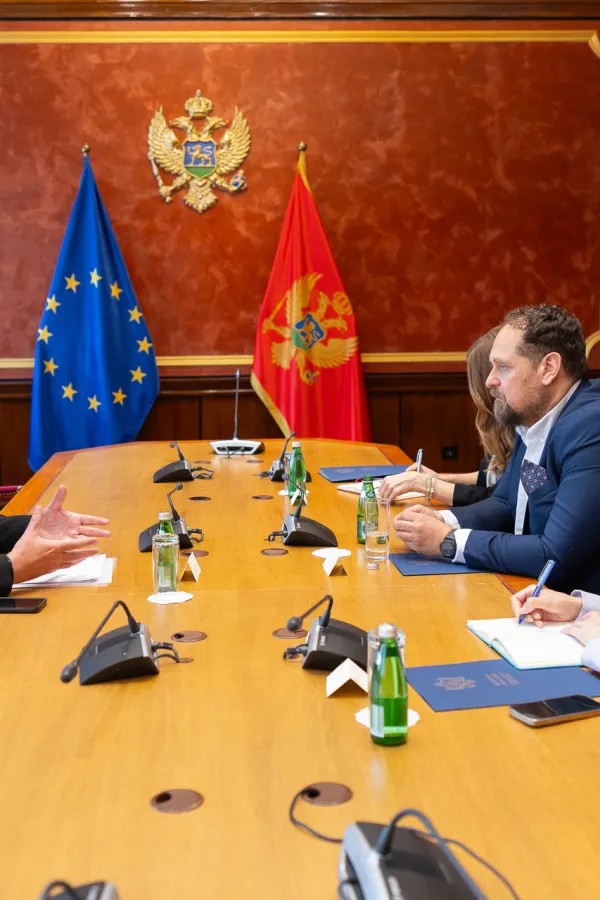 Stojović sa predstavnikom iseljenika Argentine: Potrebno jačanje institucionalnih veza sa matičnom državom