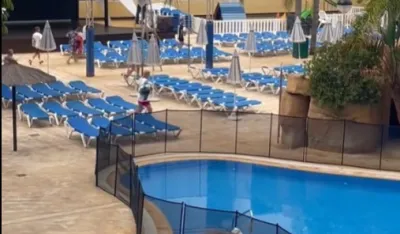 (VIDEO) Snimak &scaron;okirao na mrežama: Borba za ležaljke u &Scaron;paniji