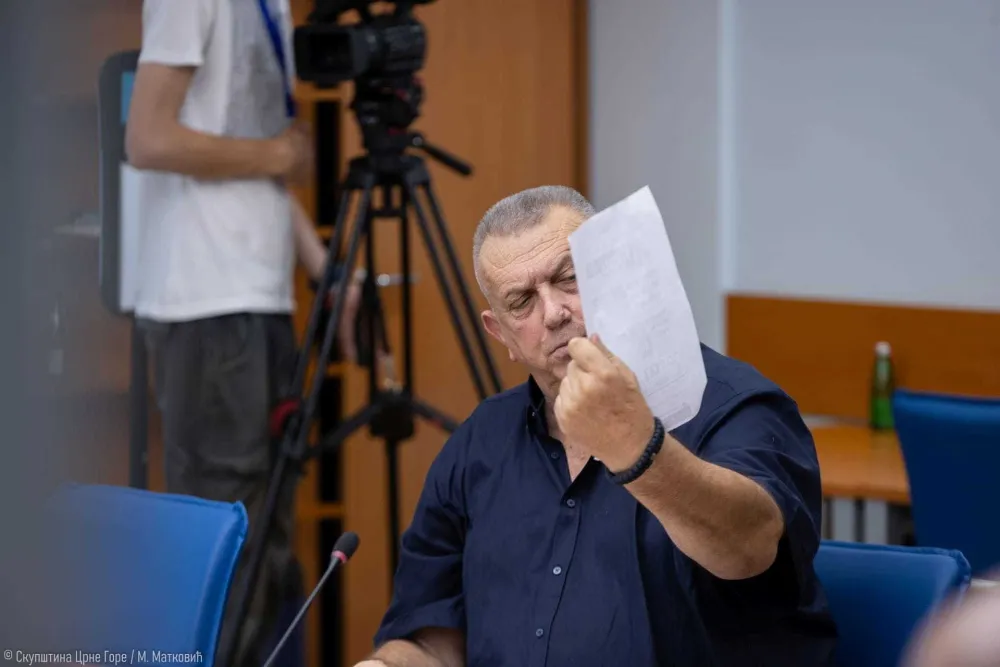 (VIDEO) Braju&scaron;ković potvrdio postojanje "crnih trojki": "Veljović tražio prebijanje novinarke Bećirović, Kalezić i Đurović napali Du&scaron;ka Jovanovića"