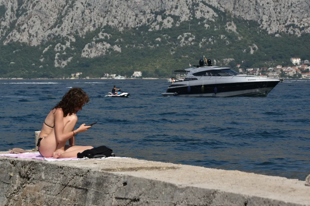 Sjutra promjenljivo, do 33 stepena