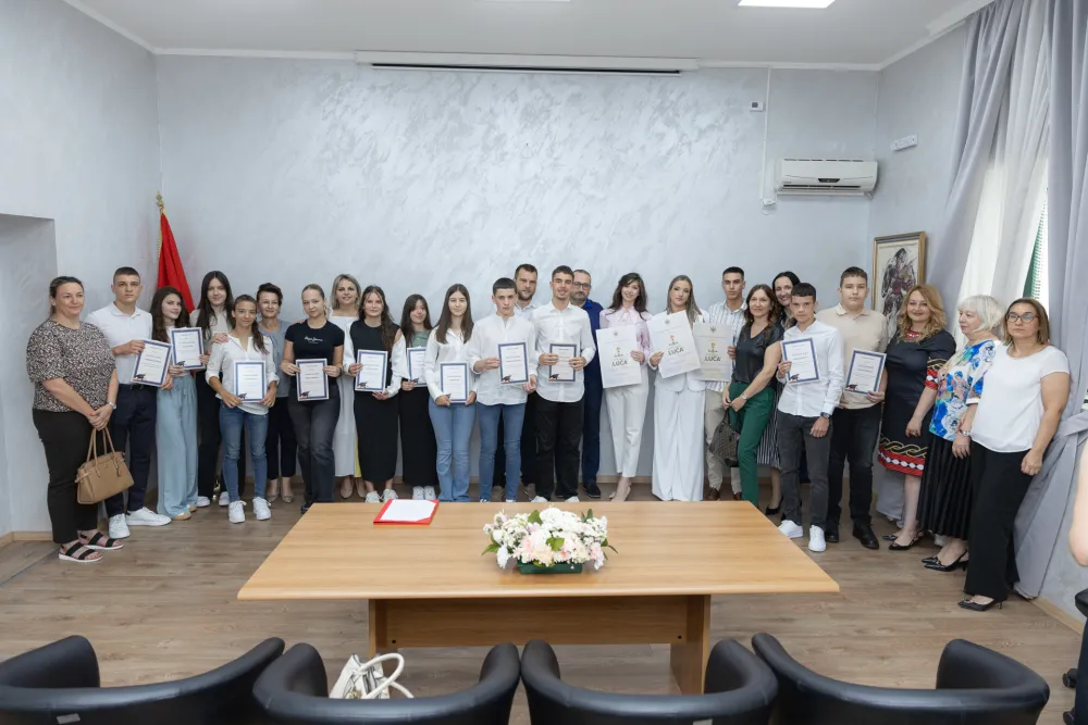 Op&scaron;tina Zeta nagradila najbolje učenike: Mijenjajte svijet nabolje