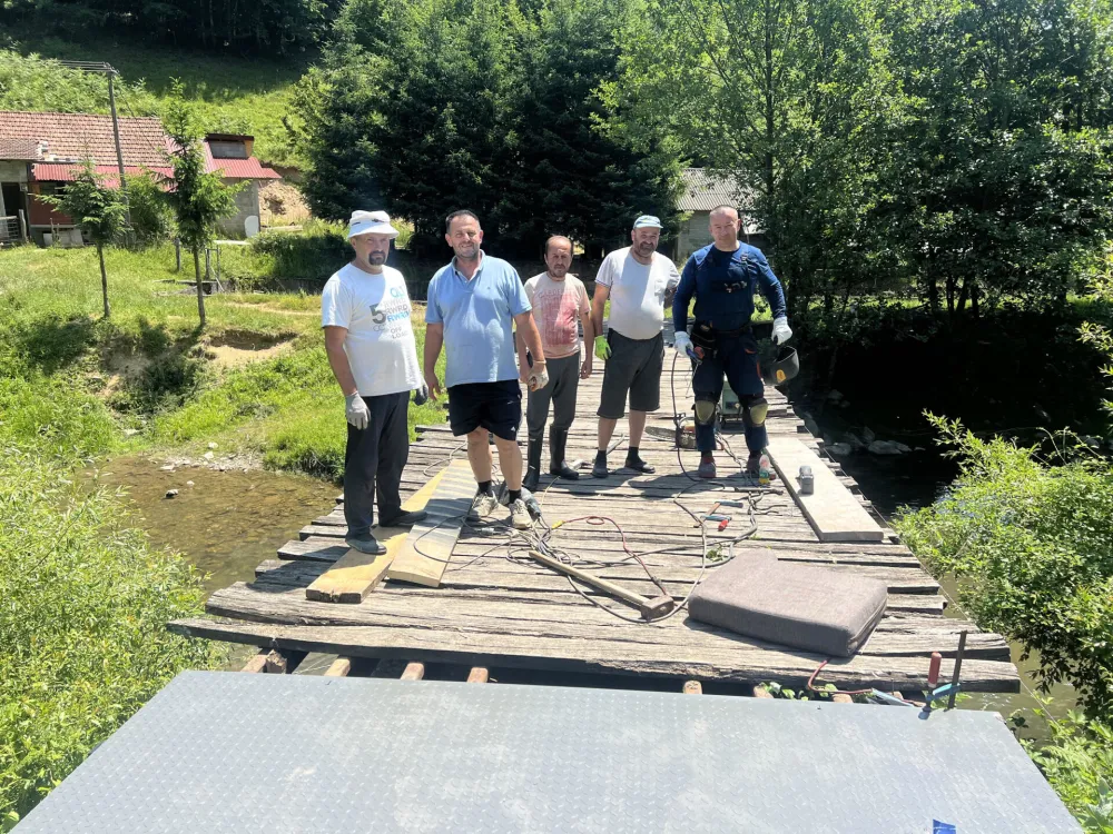Mje&scaron;tani Zekića rijeke u Bijelom Polju sami popravili most preko Ljuboviđe