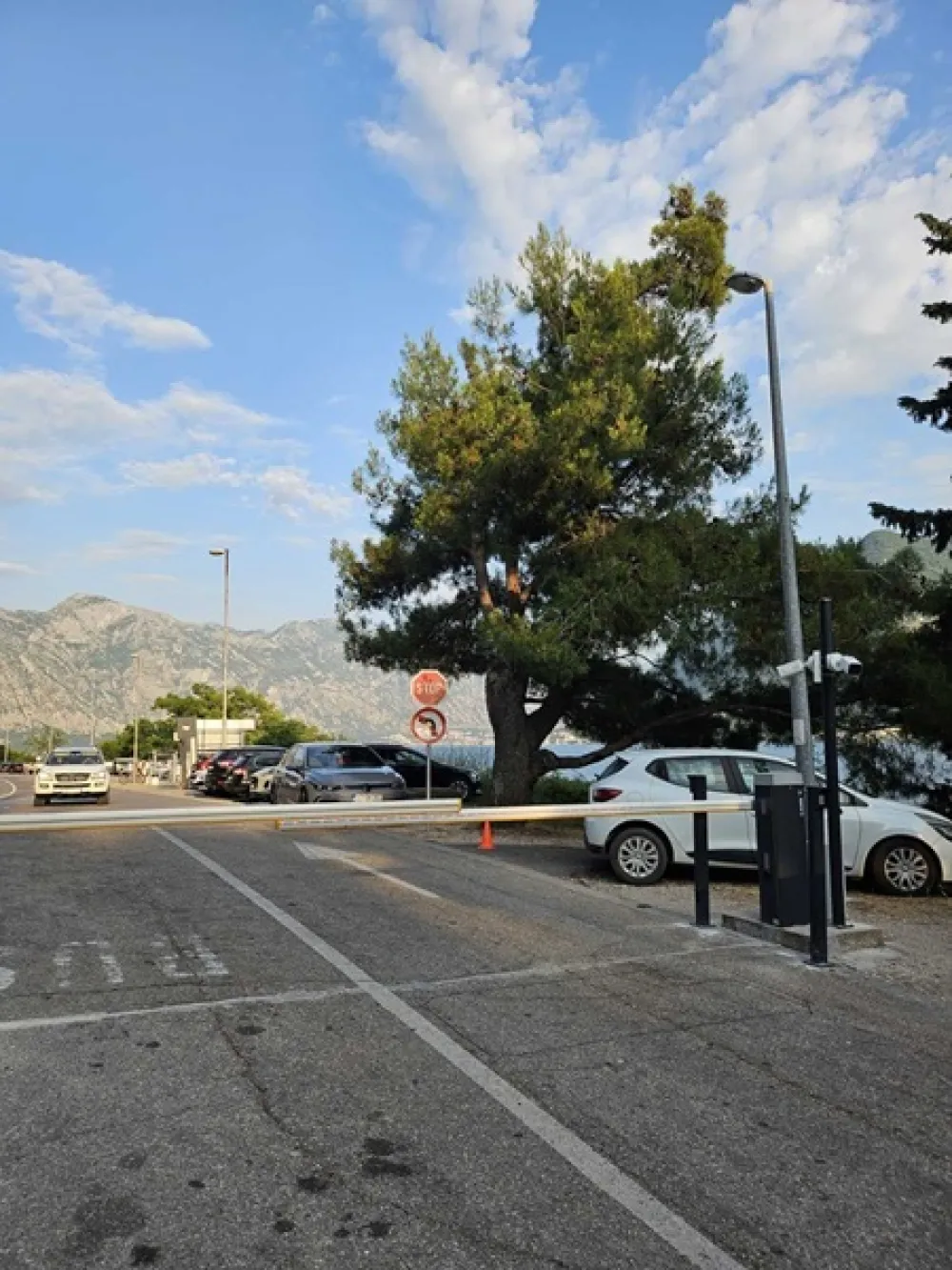 U Perastu uspje&scaron;no sprovedena zabrana saobraćaja