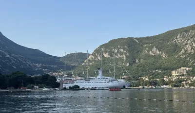 U Kotoru tri kruzera