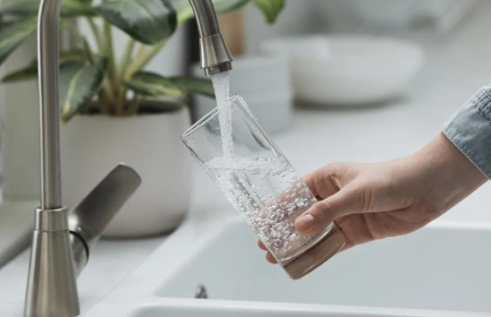 Da li voda prije obroka zaista pomaže u mr&scaron;avljenju?