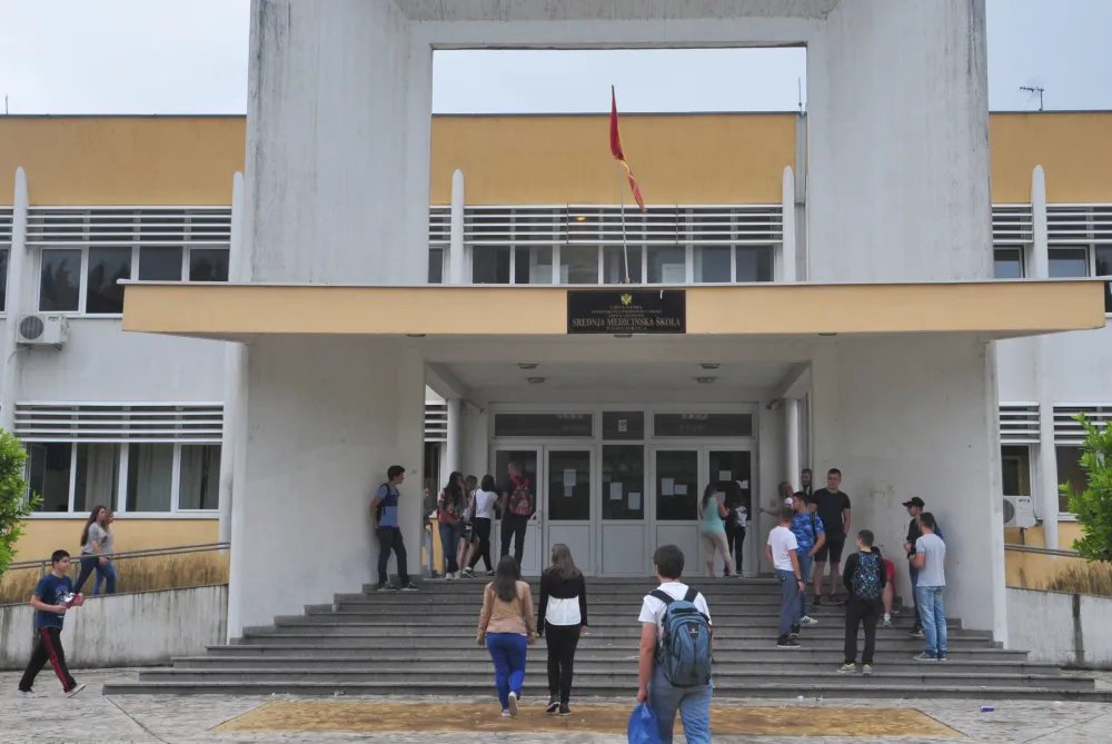 U Gimnaziji i Medicinskoj ostalo malo mjesta: Samo dvije učenice žele da rade u porodili&scaron;tu