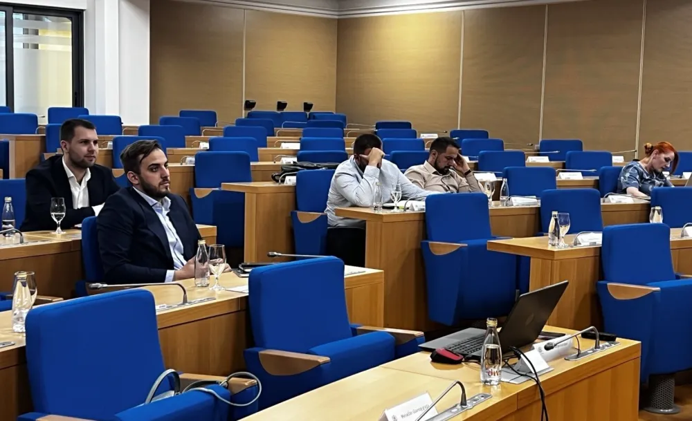 Odbijen predlog GP URA: Klub ne mogu formirati dva odbornika