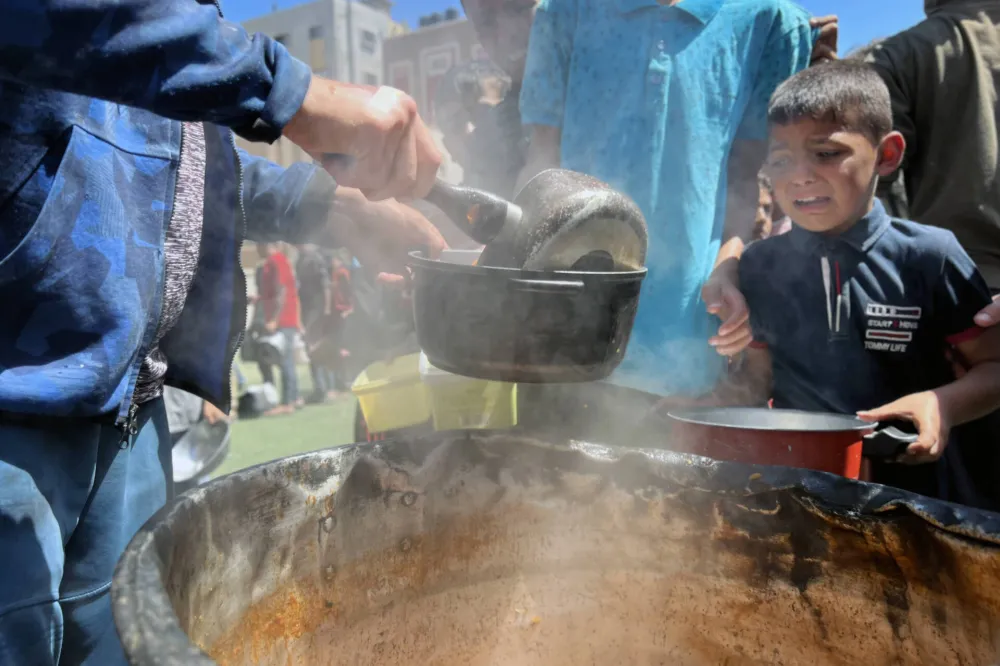 (FOTO) Užas u Gazi: Gladni Palestinci ginu u redovima za hranu