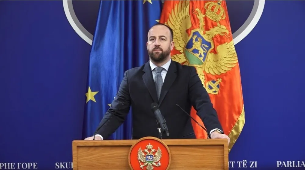 Nikolić: Pona&scaron;anje parlamenta i Vlade potpuno uru&scaron;ava sve demokratske principe