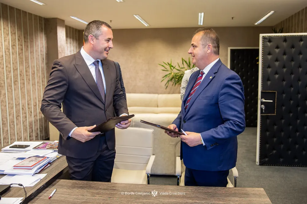 &Scaron;ćekić i Nimanbegu potpisali ugovor: 65.000 eura za sportsku infrastrukturu