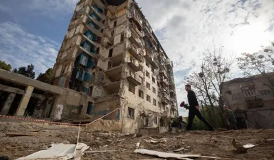 (FOTO) Zelenski odao počast žrtvama napada na Kijev: Rusija odbija prekid vatre i bira ubistvo