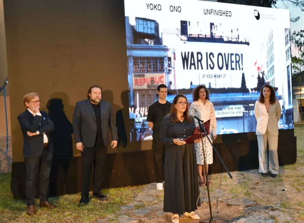 Министарка Вујовић отворила изложбу Јоко Оно