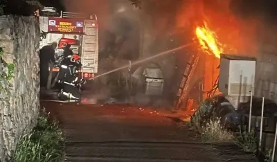 U župskom selu Liverovići gorele dvije garaže