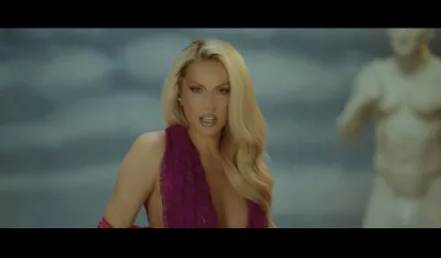 Rada Manojlović o estetskim operacijama: Toliko su mi govorili da smanjim nos i stavim silikone da sam počela da sumnjam u sebe