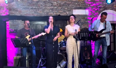 ЏЕЗЕРИ СВИРАЛИ