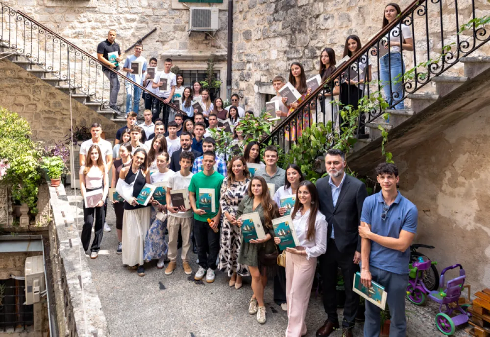 Svečani prijem u Kotoru za posvećene i izvrsne: Znanje 64 đaka krunisano diplomom "Luča"